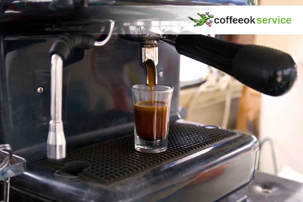 Кавомашина не збиває молоко, не робить пінку