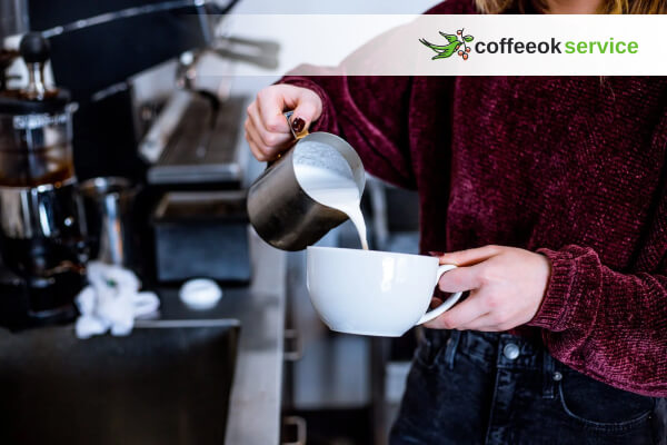 Кавомашина Delonghi не збиває молоко