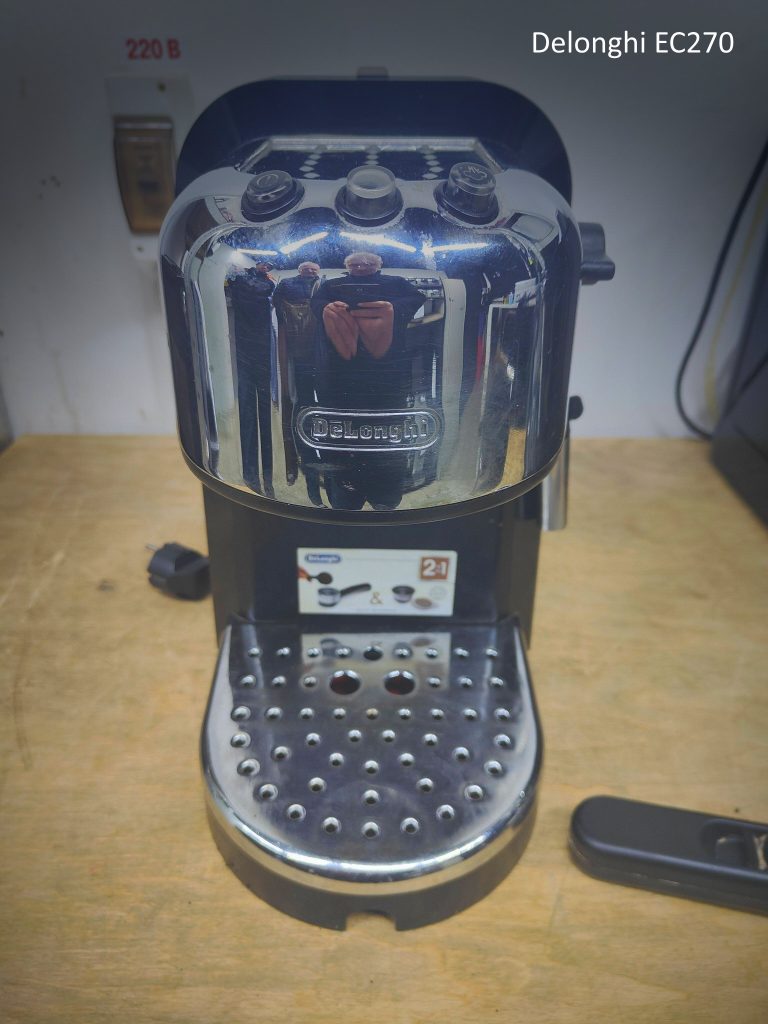 Кофемашина Делонги не наливает кофе